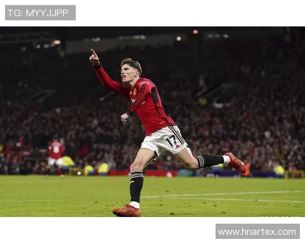 足球球星吉的绿茵传奇与拼搏精神全面解读