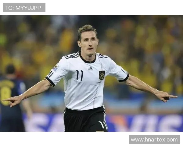 40年代出生的足球传奇人物回顾及其对足球历史的深远影响