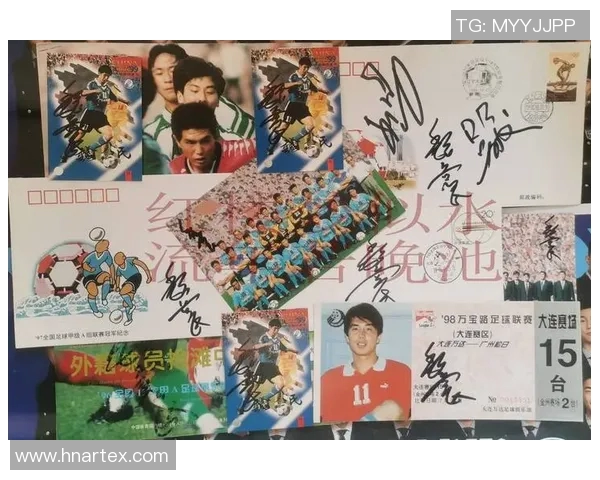 当足球球星露出笑容时那份真挚的快乐胜过赛场上的所有荣誉